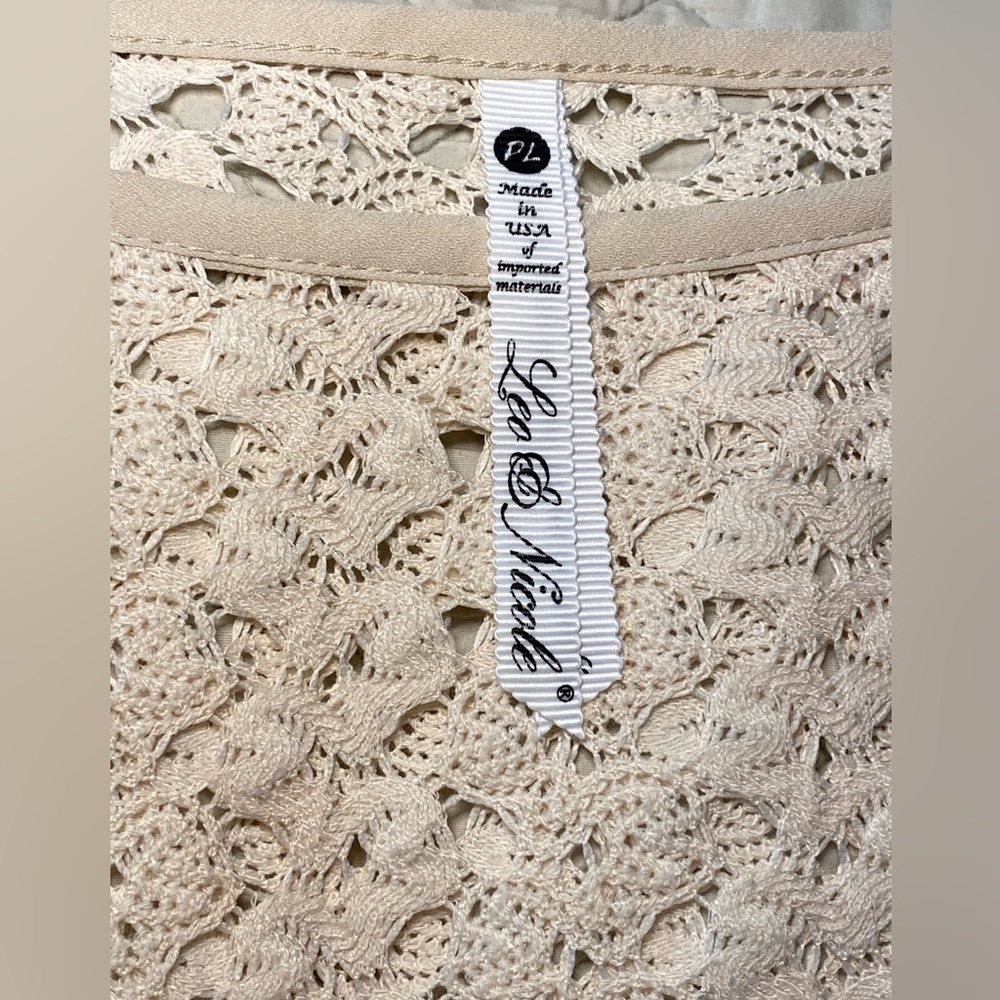 Leo & Nicole poncho, size PL. Cream color and a pretty lace fabric. - Picture 2 of 5